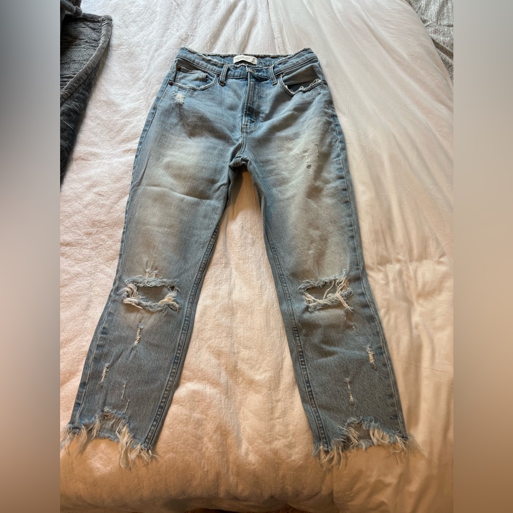 Abercrombie & Fitch High Rise Mom Jeans